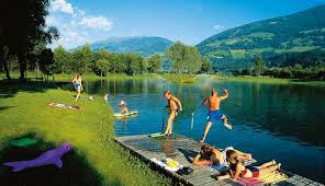 Op vakantie in oostenrijk kan je in de wintermaanden van de vele pistes afdalen en de gletsjerskigebieden ontdekken, bijvoorbeeld in tirol. Camping Oostenrijk Met Tieners Tienervakanties Sportieve Vakantie