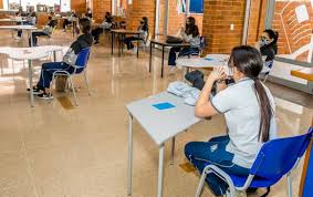 La resolución 777 establece que, así como profesores y estudiantes podrán volver a las aulas, otros servicios como el de alimentación, transporte y actividades curriculares complementarias, también lo harán. Profes Del Meta Preparan Regreso A Clases Mediante Modelo De Alternancia Para Comienzos De Julio Noticiero Macarena