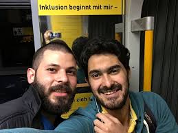 Pictures taken of oneself while holding the camera at arms length. Eingereichte Selfies Landeshauptstadt Dusseldorf