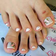 Diseño de uñas para pies flor fácil de hacer con encaje. 40 Modelos De Unhas Com Flores Manicure Pedicure Designs Manicure And Pedicure
