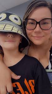 Can I borrow a hat pin from you?