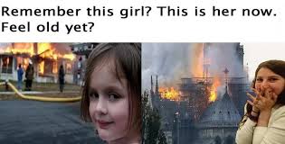 Co nejvíc se vysmát moderátorce emmě smetaně (31), která si s planoucí památkou pořídila selfie. She Grew Up 9gag