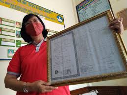 Ia sekolah tidak dengan sepeda, tapi jalan kaki. Melihat Salinan Ijazah Sd Dan Foto Tembem Jokowi Di Solo