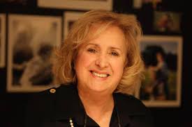 L'entrevue éclair avec…» l'autrice Karine Raymond, qui dépeint un couple  multiculturel avec tendresse et humour