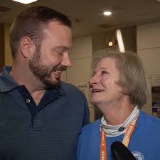 Couldn't be more proud': Honor Flight recognizes first all-female veteran  group