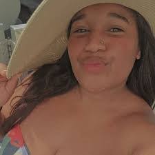 Lindsay Etherton's Instagram, Twitter & Facebook