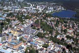 Jablonec nad nisou je zasazen do nádherné přírody pod vrcholky kopců jizerských hor. Jablonec Nad Nisou Skyscrapercity Places To Visit Favorite Places City Photo