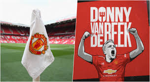 The fee is £35.7m (€40m) plus add ons, with personal terms agreed with the netherlands midfielder on a deal until 2025. Donny Van De Beek Reveals Why He Decided To Sign For Manchester United Pundit Arena