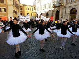 Istituti superiori di studi musicali. Foto Studenti Accademia Nazionale Di Danza Balletto Di Protesta A Montecitorio 4 Di 19 Roma Repubblica It