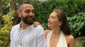 Kadir doğulu kimdir, kadir doğulu, 19 nisan 1982 tarihinde mersin'de beş çocuklu bir ailenin 2 numara oğlu olarak doğmuştur. Neslihan Atagul Beats Her Husband Kadir Dogulu With Her Hit Series Sefirin Kizi Goes To No 1 In Turkey Al Bawaba