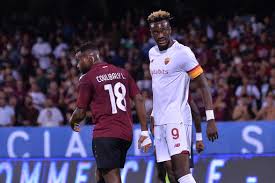 Per la punta inglese sarà la terza partita di fila con la maglia della roma. F7bueykd2x9zvm