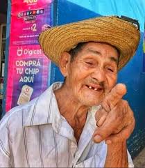 Cariñosamente conocido como (Polola) Un personaje muy apreciado en Ilobasco  por muchos. Jose Deras fotografía #RevistaDigital #Memoriasdeilobasco