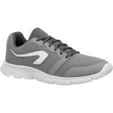 Zapatillas deportivas Kalenji de Decathlon de color gris y azul sobre fondo neutro, modelo económico de running