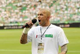 Nie bez znaczenia jest pewnie fakt, że łukasz jurkowski juras, wśród wielu swoich aktywności, jest także spikerem na stadionie warszawskiej legii. Lfv3ceamffyo8m