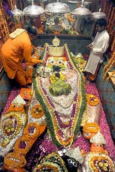 RUTHWIZ: Rare and Unique Hanuman Temple ( Allahabad )