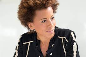 After graduating from the lycée français de vienne, she studied journalism and theater studies.she is a german citizen because of her maternal descent. Ich Gehe Nie Wieder Zur Wahrsagerin Cover