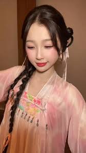 ချစ်သမီးလေး Tiktok update ~, အဲ့ဝတ်စုံလေးနဲ့ ကပါကပြတော့  ကြွေစရာအသဲလည်းမကျန်တော့ပါဘူးကွယ် ပန်းနုမြောင်လေးရဲ့ 《寄明月》dance version တွေက  ဘယ်တော့မဆို ကြည့်လို့မဝသောပါပဲ🩷🌷🫶🏻, #YuShuxin #EstherYu #虞书欣 , ...