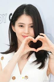 今日参加JOY GRAYSON活动的韩素希“歪头杀”简直不要太美……