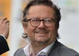 Er gaat de jongste tijd bijna geen week voorbij of alychlo, het investeringsvehikel van coucke, komt in het nieuws. Anderlecht Online Jugendakademie Verliert Trainer Marc Coucke Seinen Vater 01 Jun 21