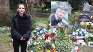 Manuel locatelli is the brother of mattia locatelli (without club). Freundin Spricht Nach Messer Mord Devid Starb In Meinen Armen Hamburg Bild De