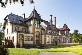 1898 begannen die bauarbeiten des heilstättenkomplexes für neben den krankenpavillons waren auf dem gelände der heilstätten wohnhäuser für bedienstete und ärzte. Creative Village Beelitz Heilstatten Beelitz Verimag Vertriebs Und Marketingges Mbh New Build Property Information