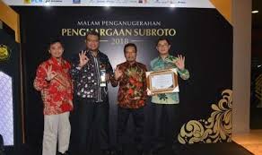 Warna langit yang memerah di sekitar lokasi kilang minyak pt pertamina ru vi balongan, kabupaten indramayu, jawa barat, yang terbakar pada. Pertamina Ru Vi Balongan Raih Penghargaan Subroto 2018 Republika Online