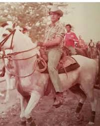 Nacido el 24 de octubre de 1941 en Barquisimeto, Rafael Marcial Garmendia fue una figura clave del gremialismo venezolano. Ganadero apasionado, empresario visionario, presidente de Fedenaga, de Fedecámaras, de la Liga Venezolana