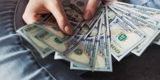 Cómo enseñar a tu hijo a no gastar demasiado dinero | GoStudent