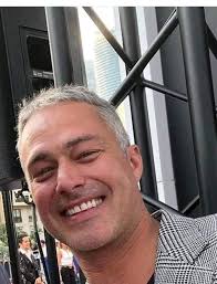 I want to know who loves Chicago fire Say yes