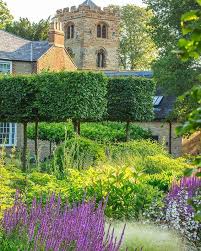 He Beautiful Garden Designed By Anoushka Feiler Of Anoushkafeiler Bestique Of The Old Rectory Quinton Northamptonshire