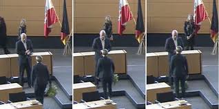 Seit 2014 steht sie sowohl an der spitze der fraktion als auch des landesverbands. Hennig Wellsow Uber Das Thuringer Chaos Taktieren Bis Zum Rucktritt Taz De