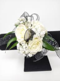Let's say you finally have your dream date to make the night memorable, but what next? Prom Flowers Flowerama Of Springfield Local Springfield Mo Florist
