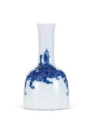 清康熙青花夔凤纹摇铃尊 2012年秋季拍卖会 胜上春台 宫廷瓷器精品专场 上海泓盛拍卖 white ceramics ceramics blue and white