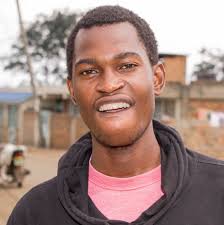 Rumor has it that Kendrick Lamar is bringing out Drake as a surprise guest  to perform with him at the Super Bowl halftime show, putting an end to  their long-standing beef 👀‼️