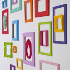 Faca Voce Mesmo Uma Parede Cheia De Molduras E Nenhum Quadro Neon Home Decor Frame Decor Colourful Living Room Decor