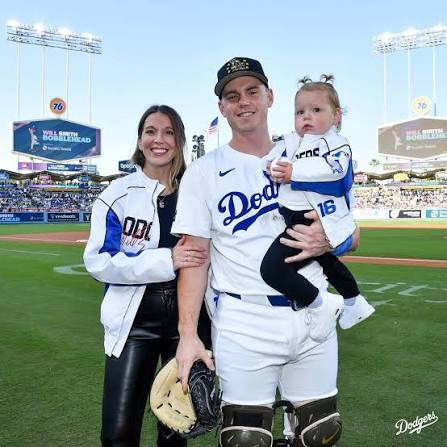 Will catching for his daughter Charlotte on his bobblehead night. 😍