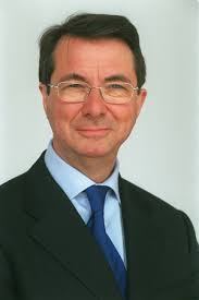 Image of KEN MORAN SPEAKS AT VIAGRA PRESS CONFERENCE, 1998-09-15 (photo)