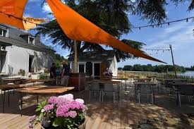 Angers La Loire Sauvage Sur Un Plateau A La Guinguette De Port Thibault Angers Maville Com