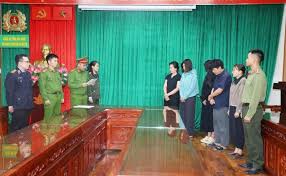 Bắt 4 môi giới bất động sản - Người quan sát