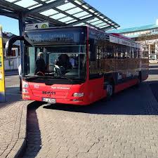 Drehscheibe Fn Ein Lowe Wartet Auf Die Weiterfahrt Pooper Fire Vehicles