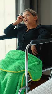 Su esposo la despreciaba por estar en silla de ruedas pero ella le una  lección que no olvidará