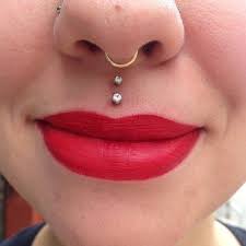 Pin De Tentakels Ende Nopjes Em Bodymods Piercings Pinterest Medusa Piercing Piercings Labret Piercing