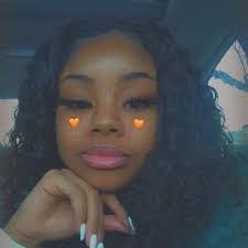 Mona Towns's Instagram, Twitter & Facebook