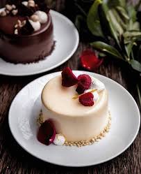 Can A Dessert Get More Romantic Than That These Cute Romeo And Juliet Cakes Were Made By Val Valentines Recipes Desserts Dessert Recipies Valentine Desserts