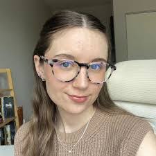 Lindsey Liles's Instagram, Twitter & Facebook