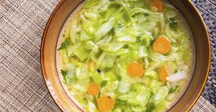 Voici Comment Eliminer 4 Kilos En Une Semaine Avec Une Delicieuse Recette De Soupe Au Choux En 2020 Soupe Aux Choux Regime Soupe Au Chou Recette Soupe