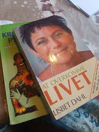 Poul Pava glas kan afhentes gratis i dag 12 små 6 store Først til mølle  Obs: De fleste har skår/slidtage