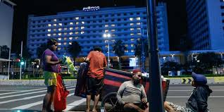 Takrifan kemiskinan dan garis kemiskinan untuk rakyat malaysia telah dipertikaikan, dan dasar kerajaan untuk menangani kemiskinan seperti dasar ekonomi baru telah berhadapan dengan pelbagai bantahan politik. Kemiskinan Definisi Jenis Dan Faktor Penyebabnya Halaman All Kompas Com