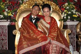 Adat perkahwinan masyarakat melayu sangat unik. Alasan Di Balik Orang Batak Harus Menikah Dengan Orang Batak Infia Co