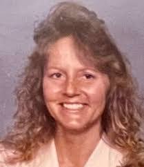 Gloria Courtney's Instagram, Twitter & Facebook